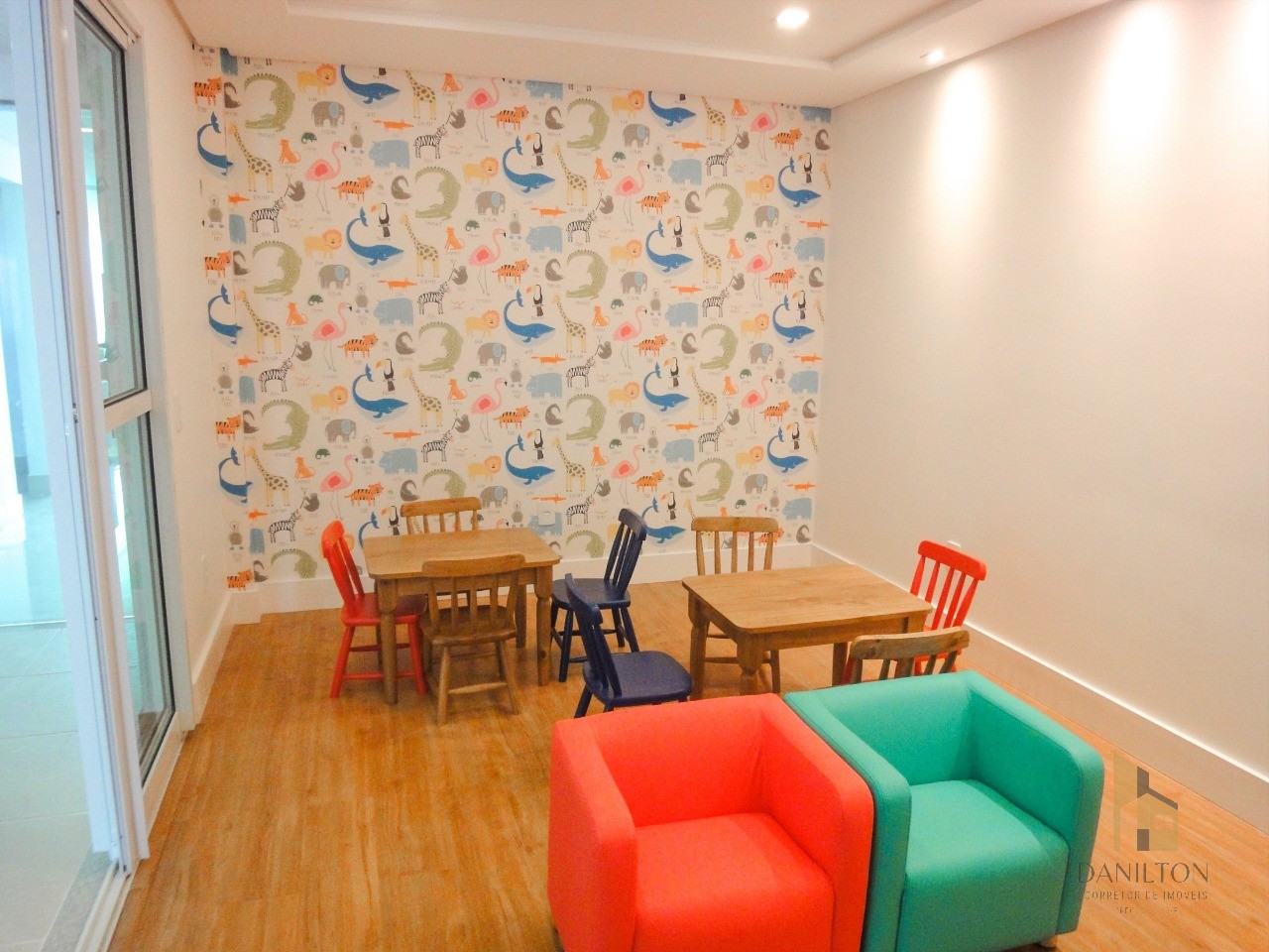 Apartamento a venda no centro de guarapari, 3 quartos, 02 vagas, área de lazer completa com vista para o mar com piscina, sauna, salão de festas mobil