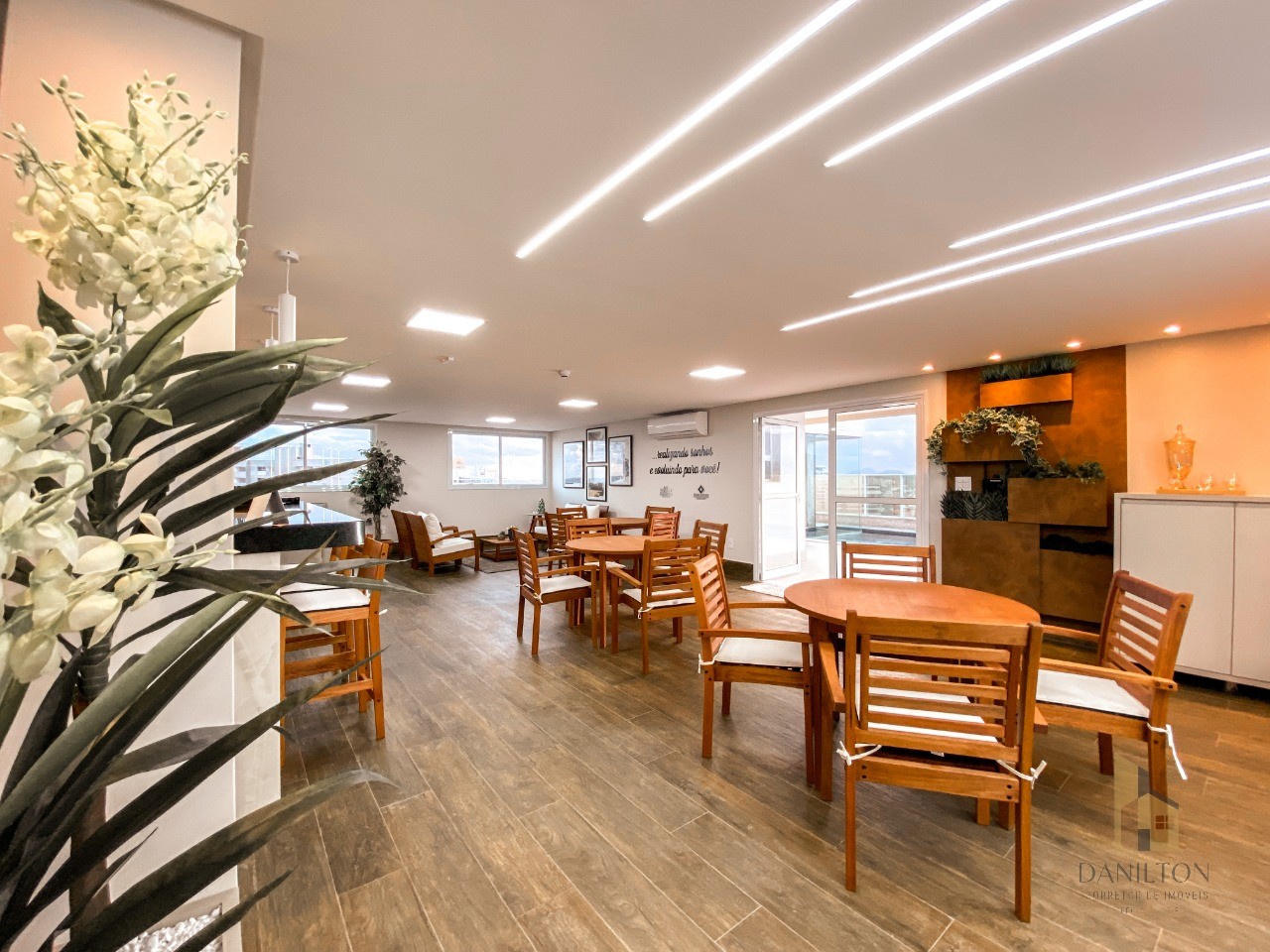 Apartamento com 2 quartos, venda no Centro de Guarapari, área de lazer completa financiamento direto com a construtora..