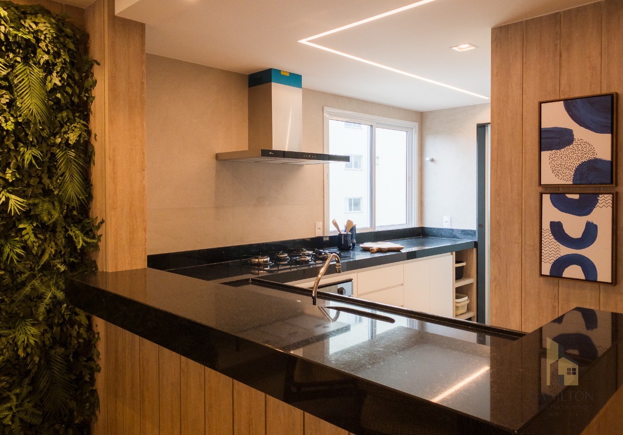 Apartamento a venda no centro de guarapari, 3 quartos, 02 vagas, área de lazer completa com vista para o mar com piscina, sauna, salão de festas mobil