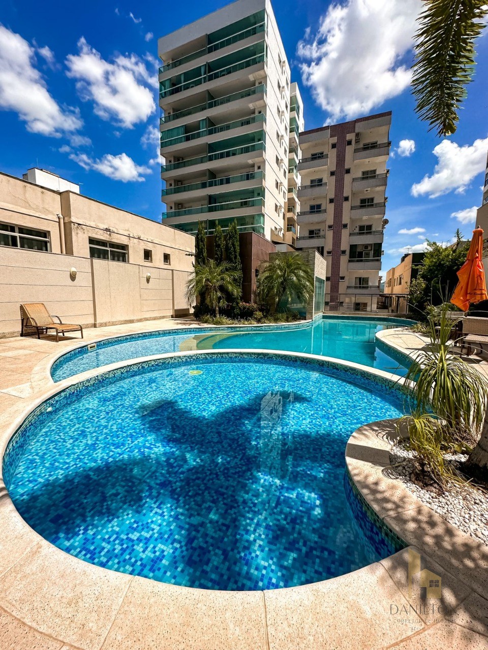 Apartamento Luxuoso na Quadra Do Mar na Praia Do Morro Com 4 Quartos, Sendo 2 Suites, Área De Lazer!