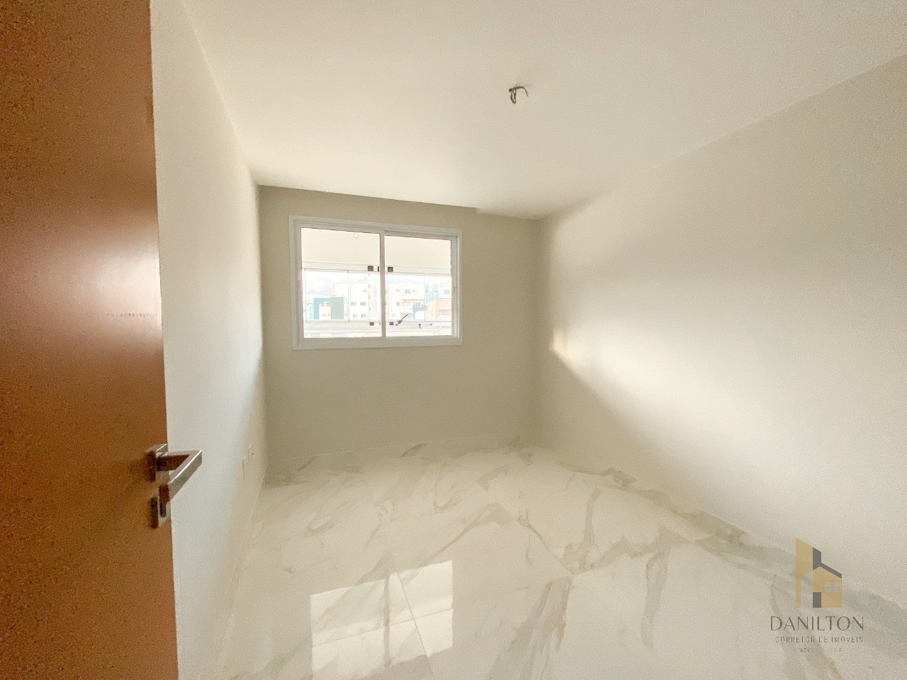 Apartamento com 2 quartos, A venda no Centro de Guarapari, área de lazer completa financiamento direto com a construtora.