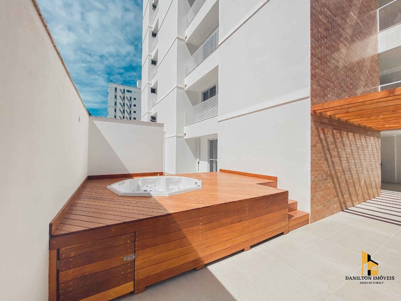 Apartamento com 123,47m², linda área externa que possui piscina com deck na Praia do morro