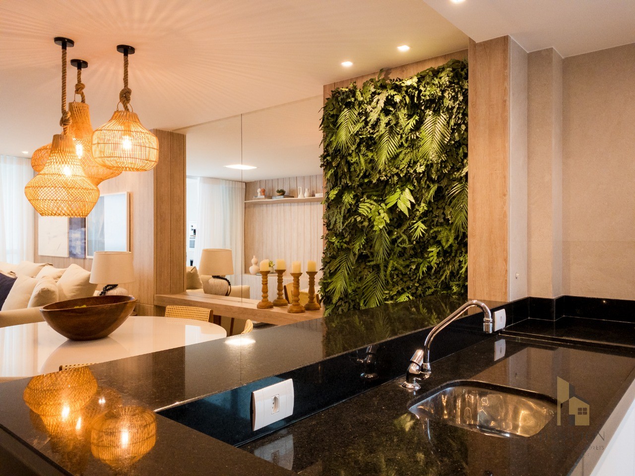 Apartamento a venda no centro de guarapari, 3 quartos, 02 vagas, área de lazer completa com vista para o mar com piscina, sauna, salão de festas mobil