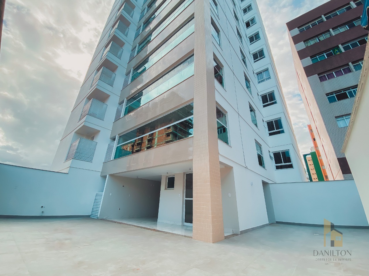 Apartamento com 2 quartos, venda no Centro de Guarapari, área de lazer completa financiamento direto com a construtora..
