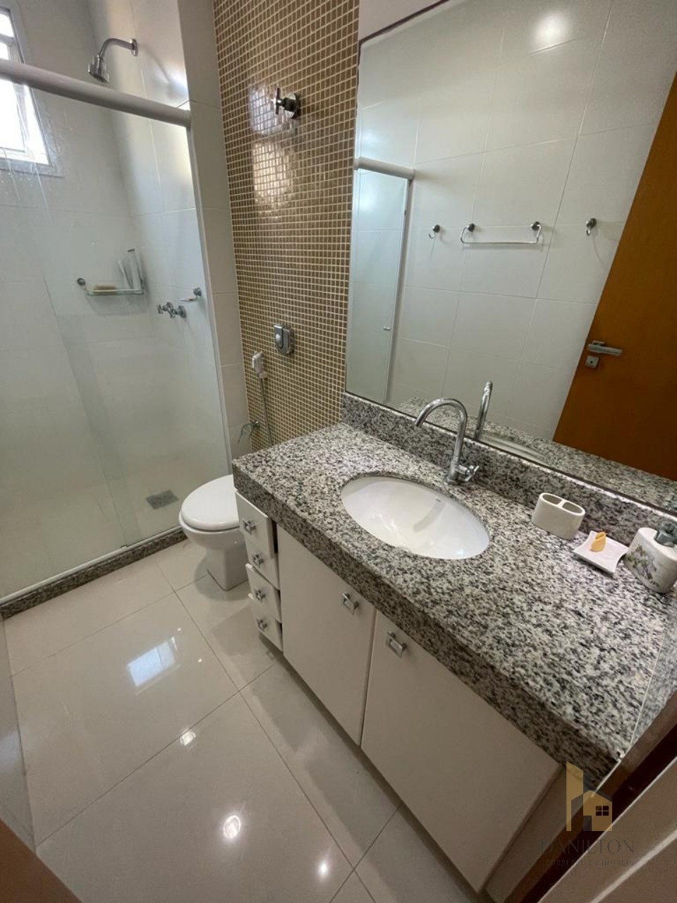 Apartamento de Frente para o Mar com 3 Quartos sendo 2 suítes 2 vagas de garagem A venda na Praia do Morro Guarapari-ES