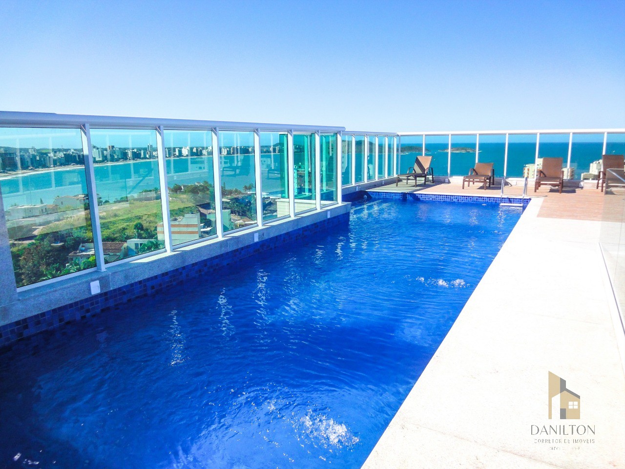 Apartamento a venda no centro de guarapari, 3 quartos, 02 vagas, área de lazer completa com vista para o mar com piscina, sauna, salão de festas mobil