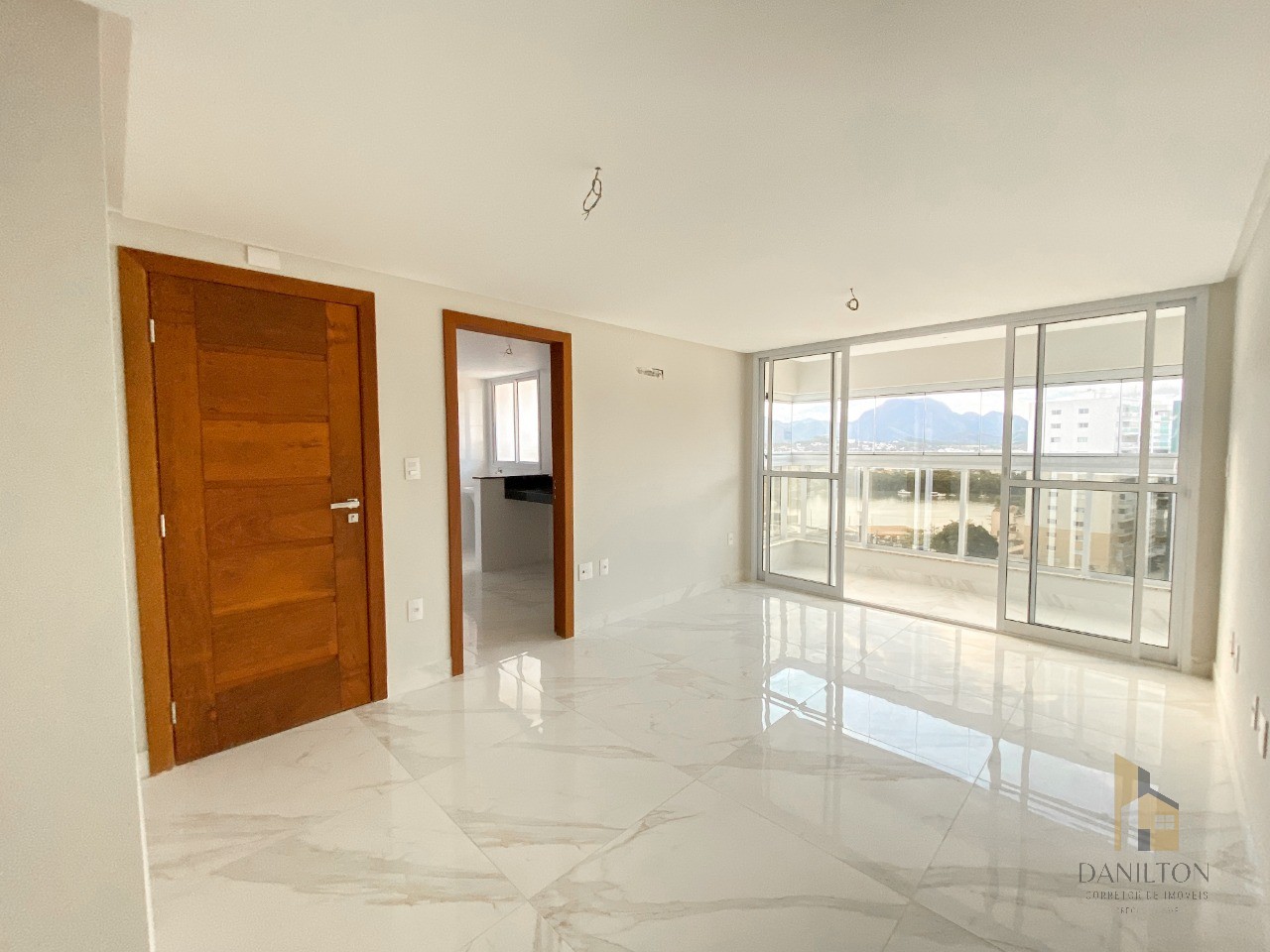 Apartamento com 2 quartos, A venda no Centro de Guarapari, área de lazer completa financiamento direto com a construtora.
