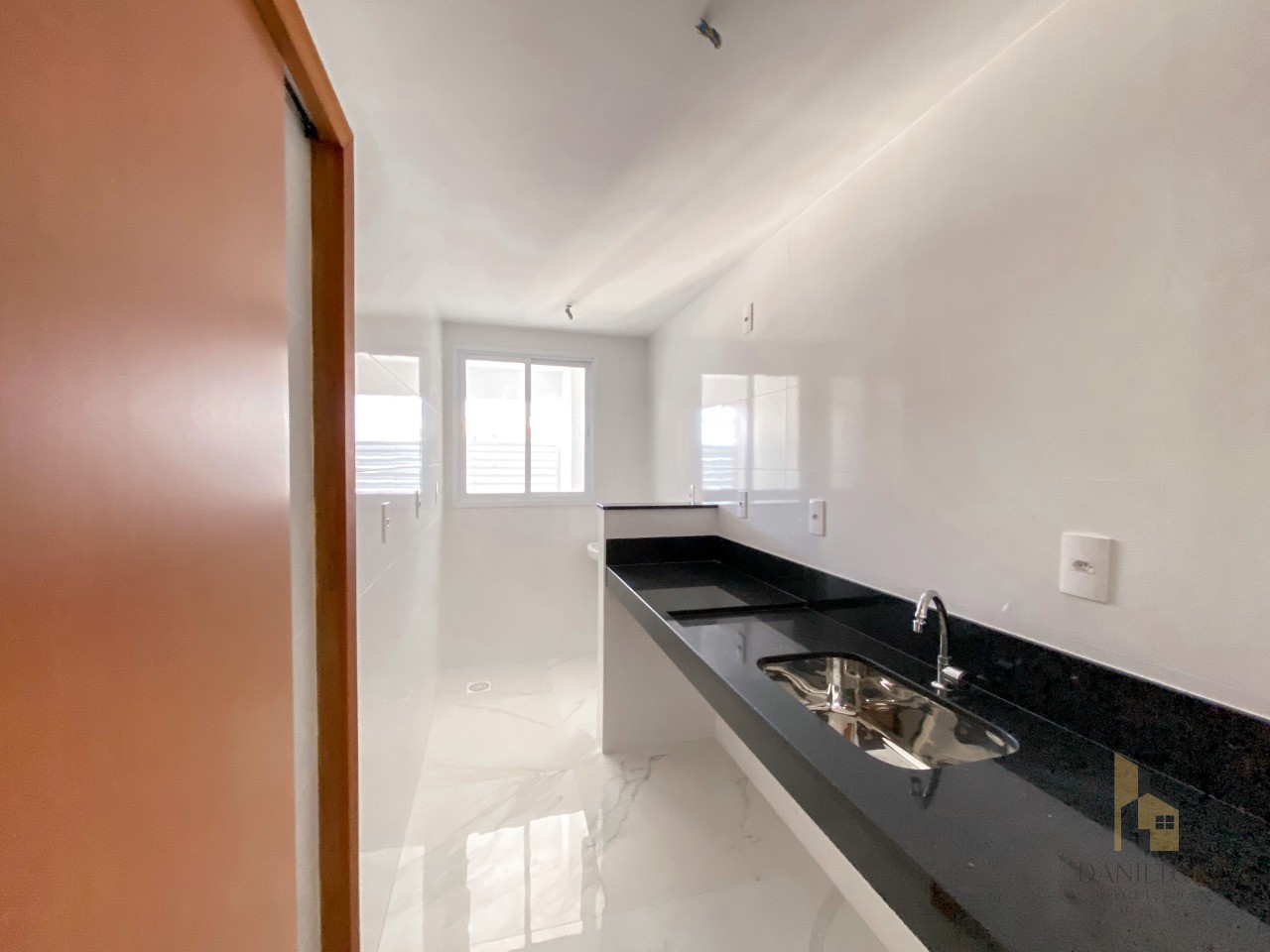 Apartamento com 2 quartos, A venda no Centro de Guarapari, área de lazer completa financiamento direto com a construtora.