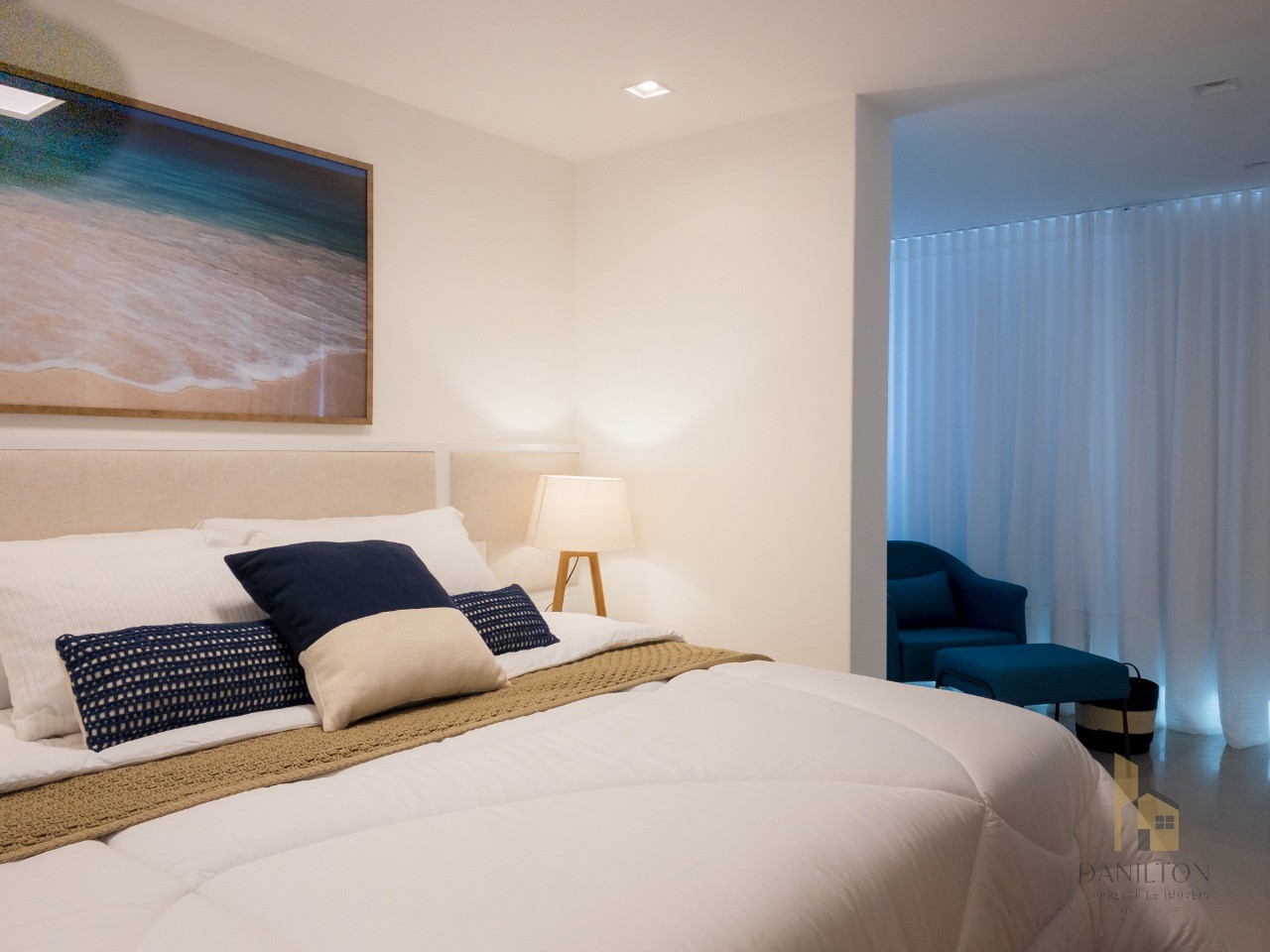 Apartamento a venda no centro de guarapari, 3 quartos, 02 vagas, área de lazer completa com vista para o mar com piscina, sauna, salão de festas mobil