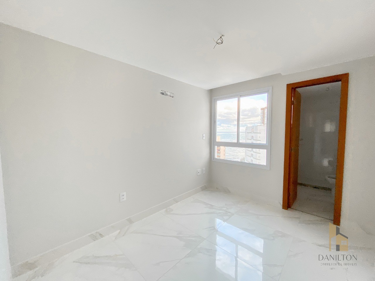 Apartamento com 2 quartos, A venda no Centro de Guarapari, área de lazer completa financiamento direto com a construtora.
