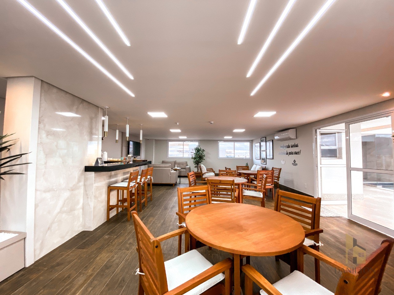 Apartamento com 2 quartos, venda no Centro de Guarapari, área de lazer completa financiamento direto com a construtora..