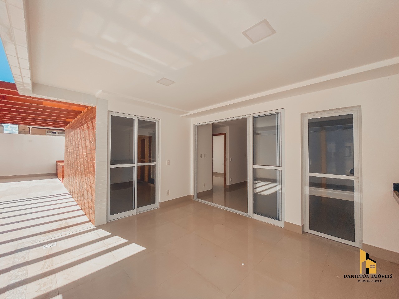 Apartamento com 123,47m², linda área externa que possui piscina com deck na Praia do morro