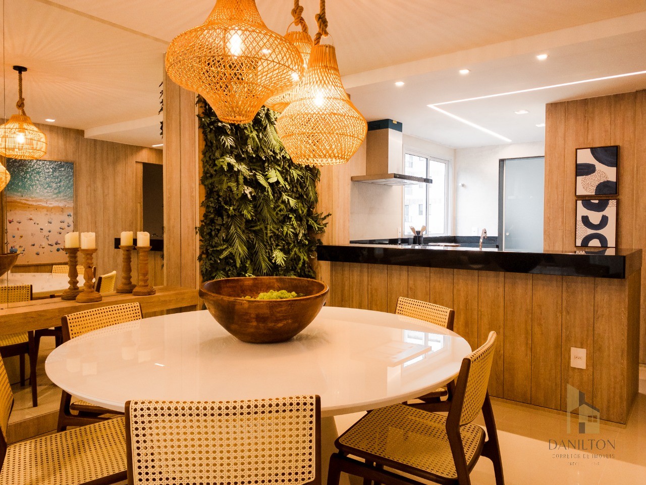 Apartamento a venda no centro de guarapari, 3 quartos, 02 vagas, área de lazer completa com vista para o mar com piscina, sauna, salão de festas mobil