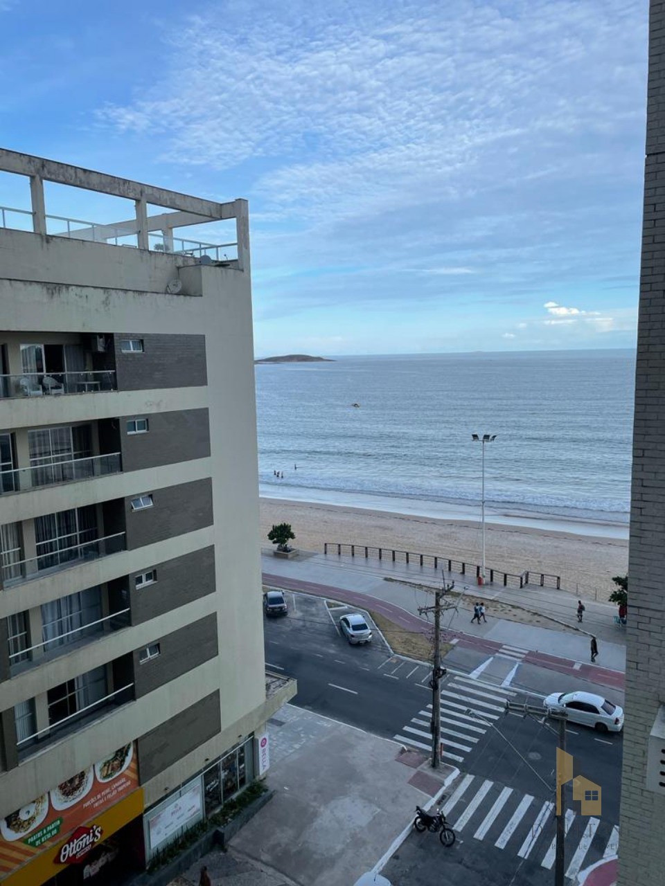 Apartamento A venda com 3 Quartos sendo 2 suítes 2 vagas, na orla da praia do Morro GUARAPARI-ES