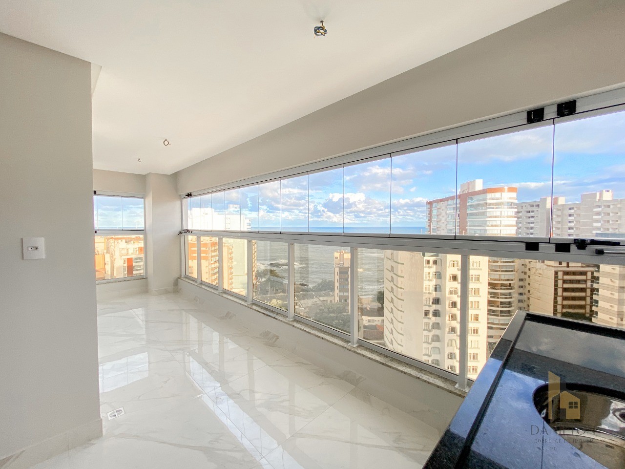 Apartamento com 2 quartos, A venda no Centro de Guarapari, área de lazer completa financiamento direto com a construtora.