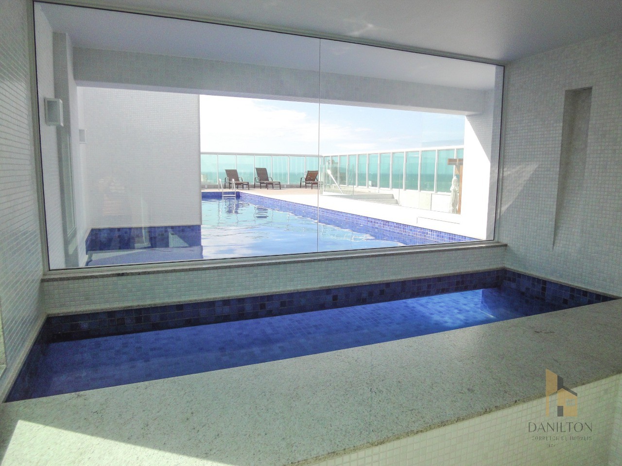 Apartamento a venda no centro de guarapari, 3 quartos, 02 vagas, área de lazer completa com vista para o mar com piscina, sauna, salão de festas mobil