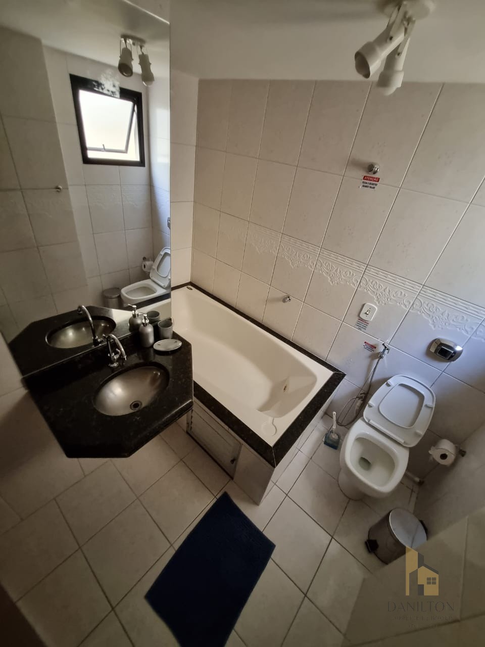 Apartamento, com 4 quartos A venda sendo 4 suítes, Sala 2 ambientes, na praia do Morro Guarapari-ES