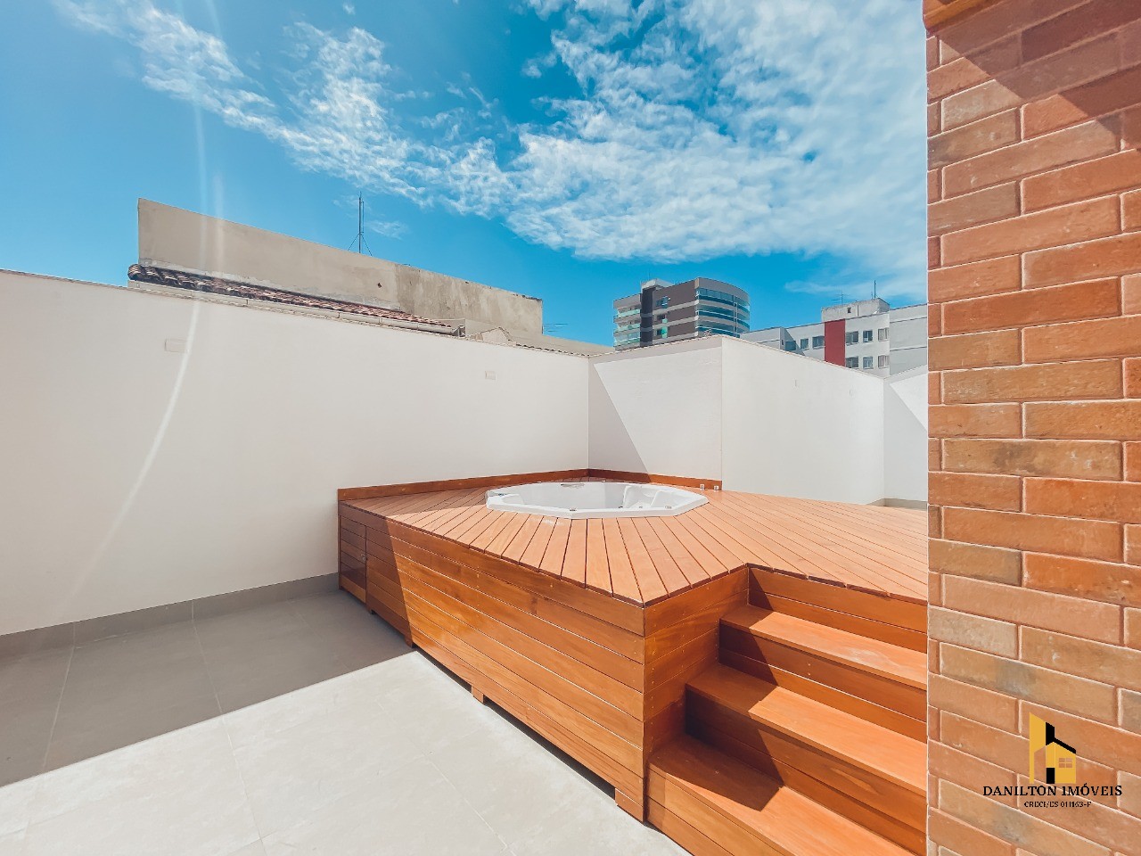 Apartamento com 123,47m², linda área externa que possui piscina com deck na Praia do morro