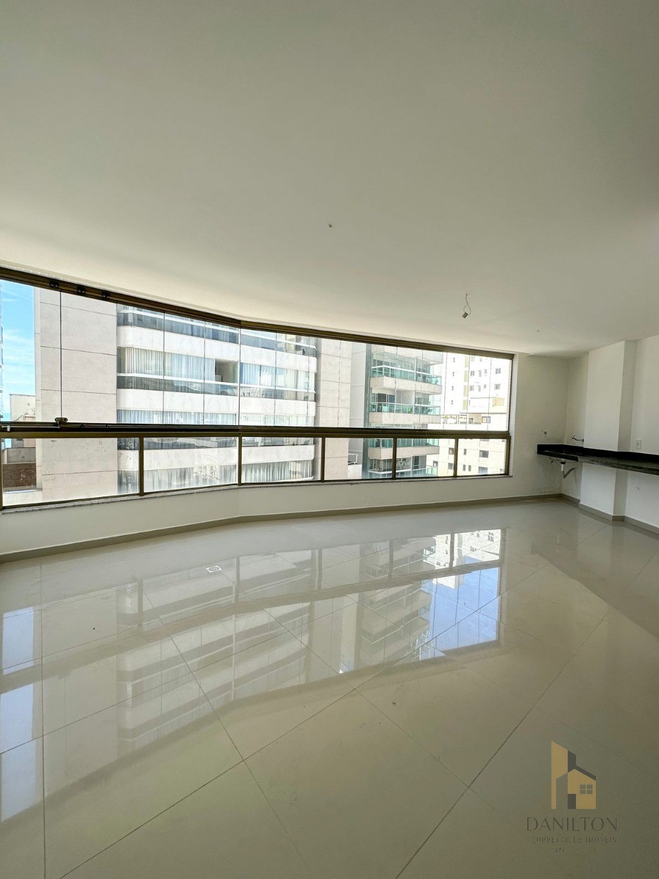 Apartamento luxuoso na quadra do mar na praia do morro com 4 - foto 5