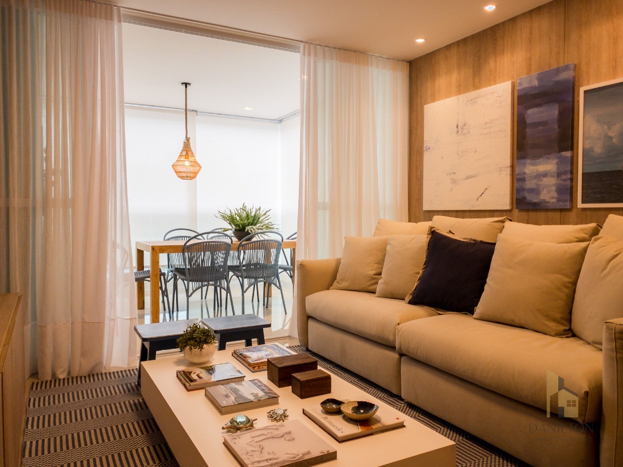 Apartamento a venda no centro de guarapari, 3 quartos, 02 vagas, área de lazer completa com vista para o mar com piscina, sauna, salão de festas mobil