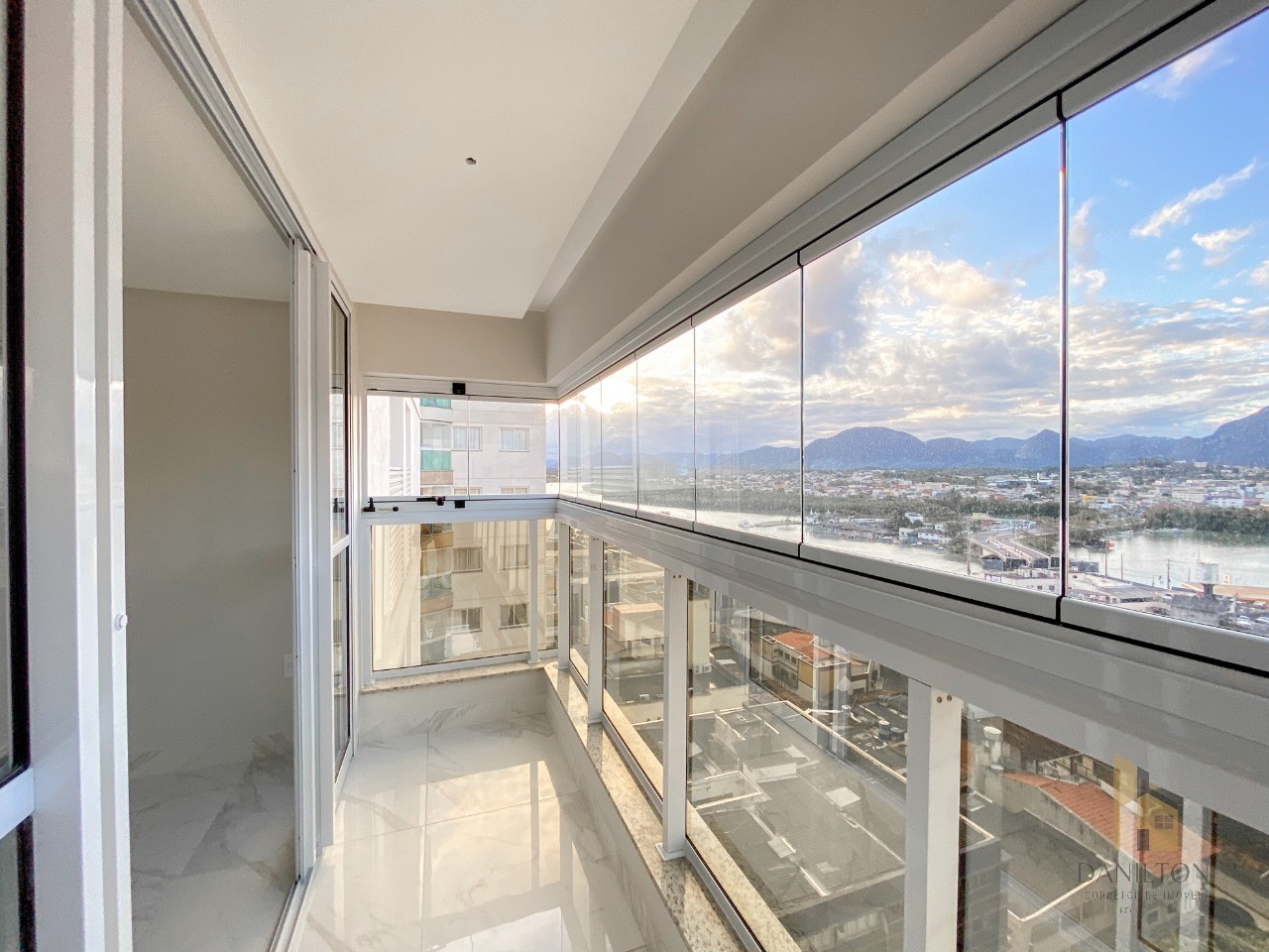 Apartamento com 2 quartos, A venda no Centro de Guarapari, área de lazer completa financiamento direto com a construtora.