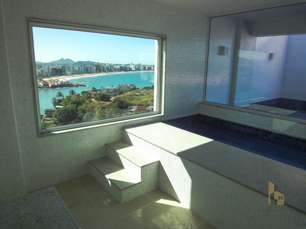 Apartamento a venda no centro de guarapari, 3 quartos, 02 vagas, área de lazer completa com vista para o mar com piscina, sauna, salão de festas mobil