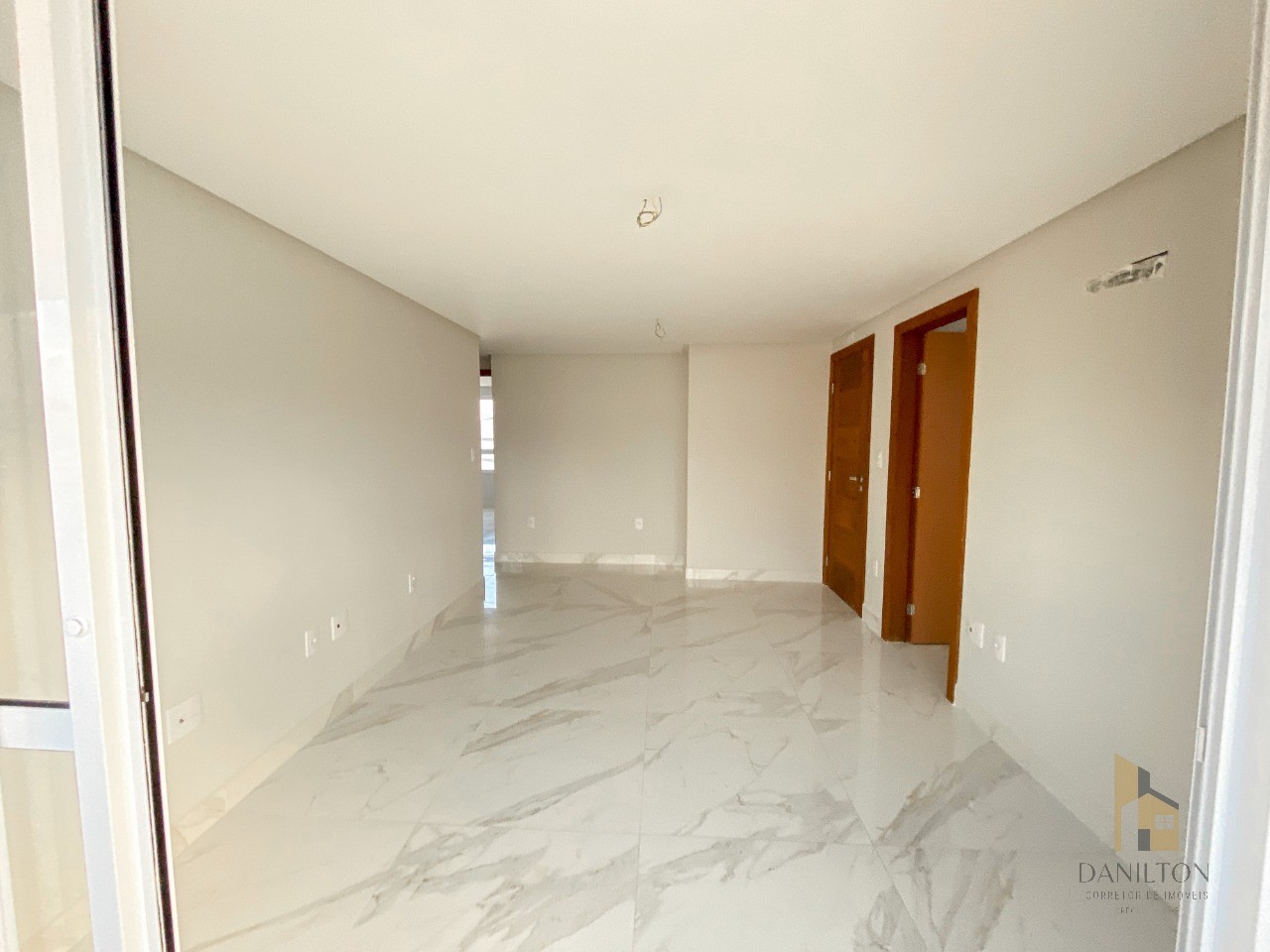 Apartamento com 2 quartos, A venda no Centro de Guarapari, área de lazer completa financiamento direto com a construtora.