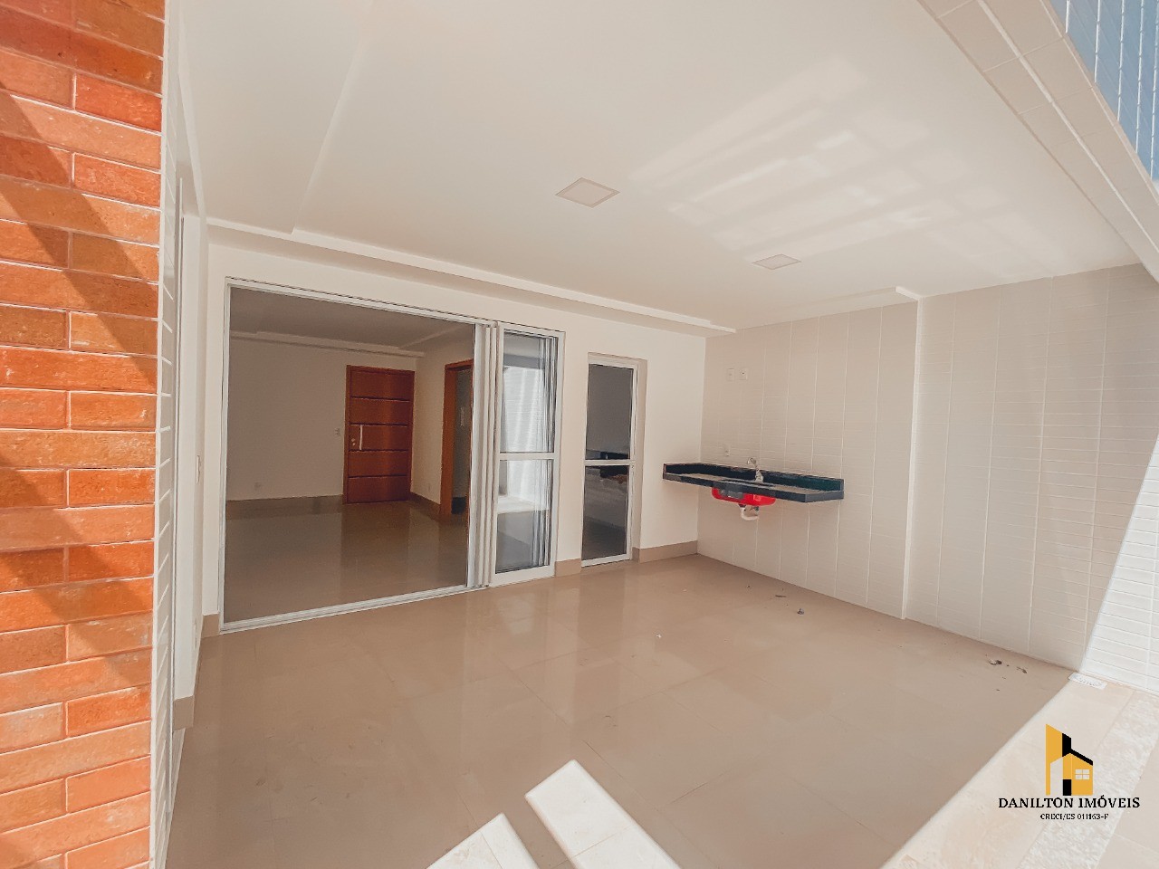 Apartamento com 123,47m², linda área externa que possui piscina com deck na Praia do morro