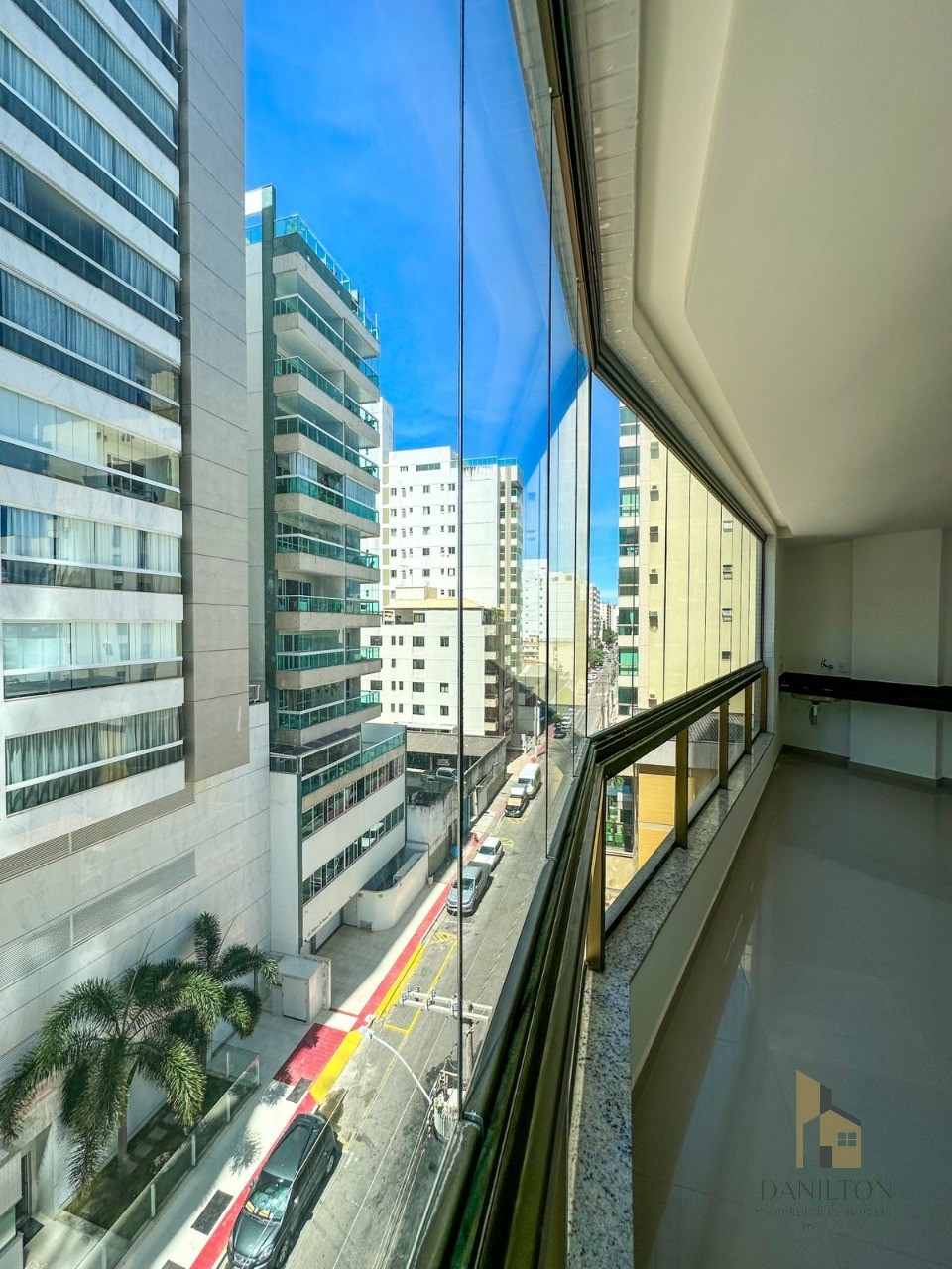 Apartamento luxuoso na quadra do mar na praia do morro com 4 - foto 7