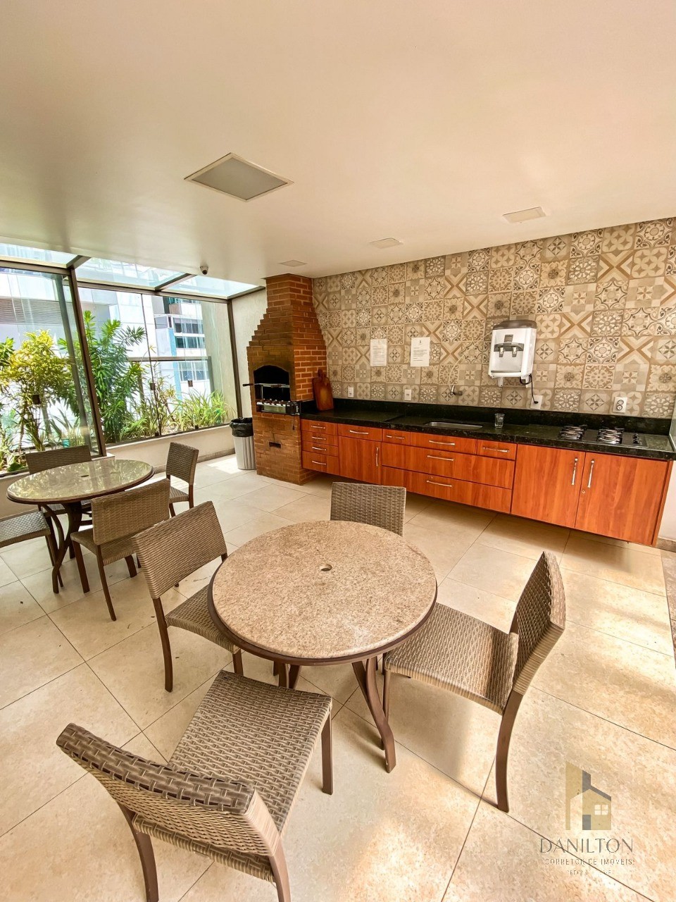 Apartamento Luxuoso na Quadra Do Mar na Praia Do Morro Com 4 Quartos, Sendo 2 Suites, Área De Lazer!