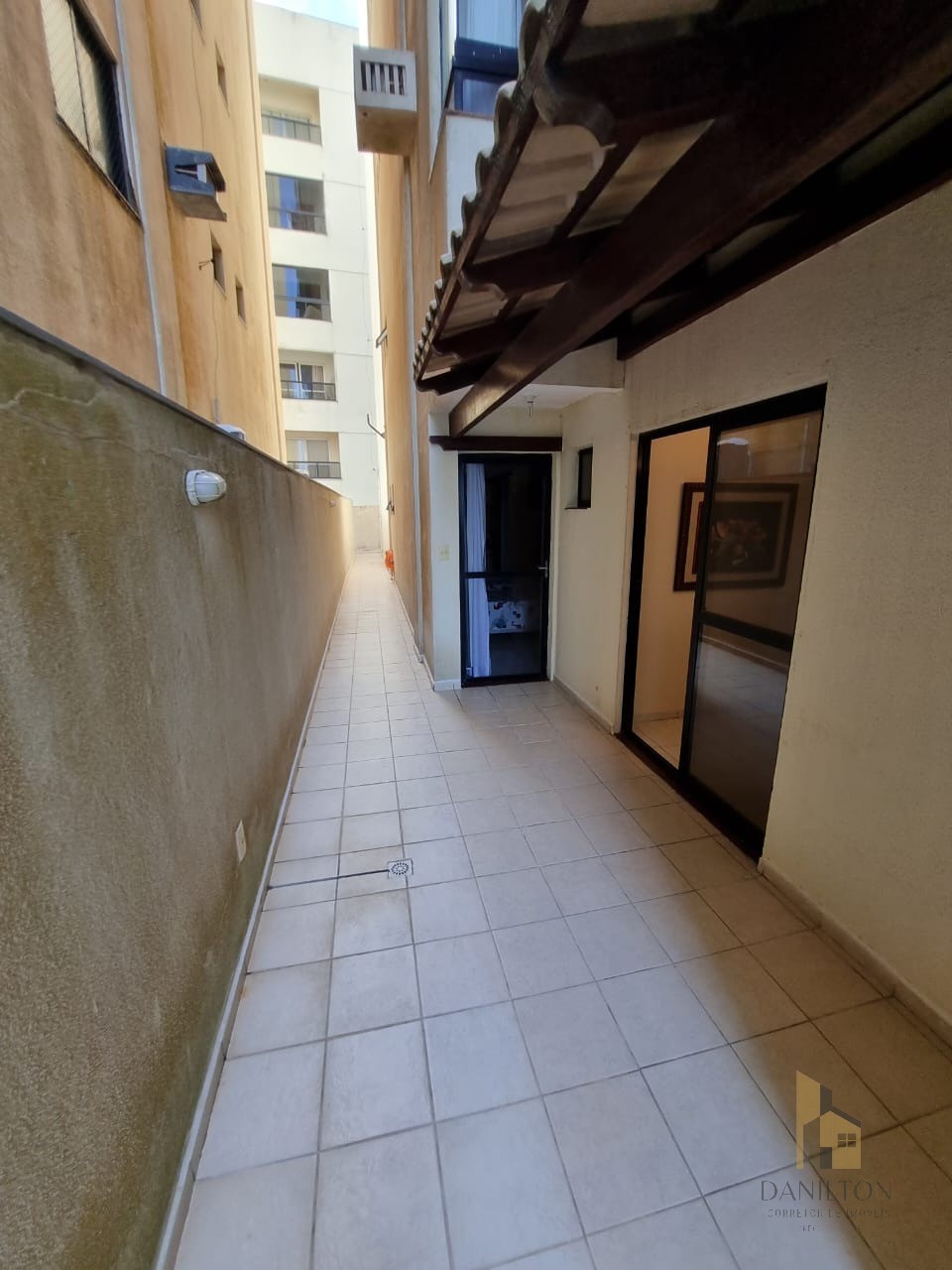 Apartamento, com 4 quartos A venda sendo 4 suítes, Sala 2 ambientes, na praia do Morro Guarapari-ES