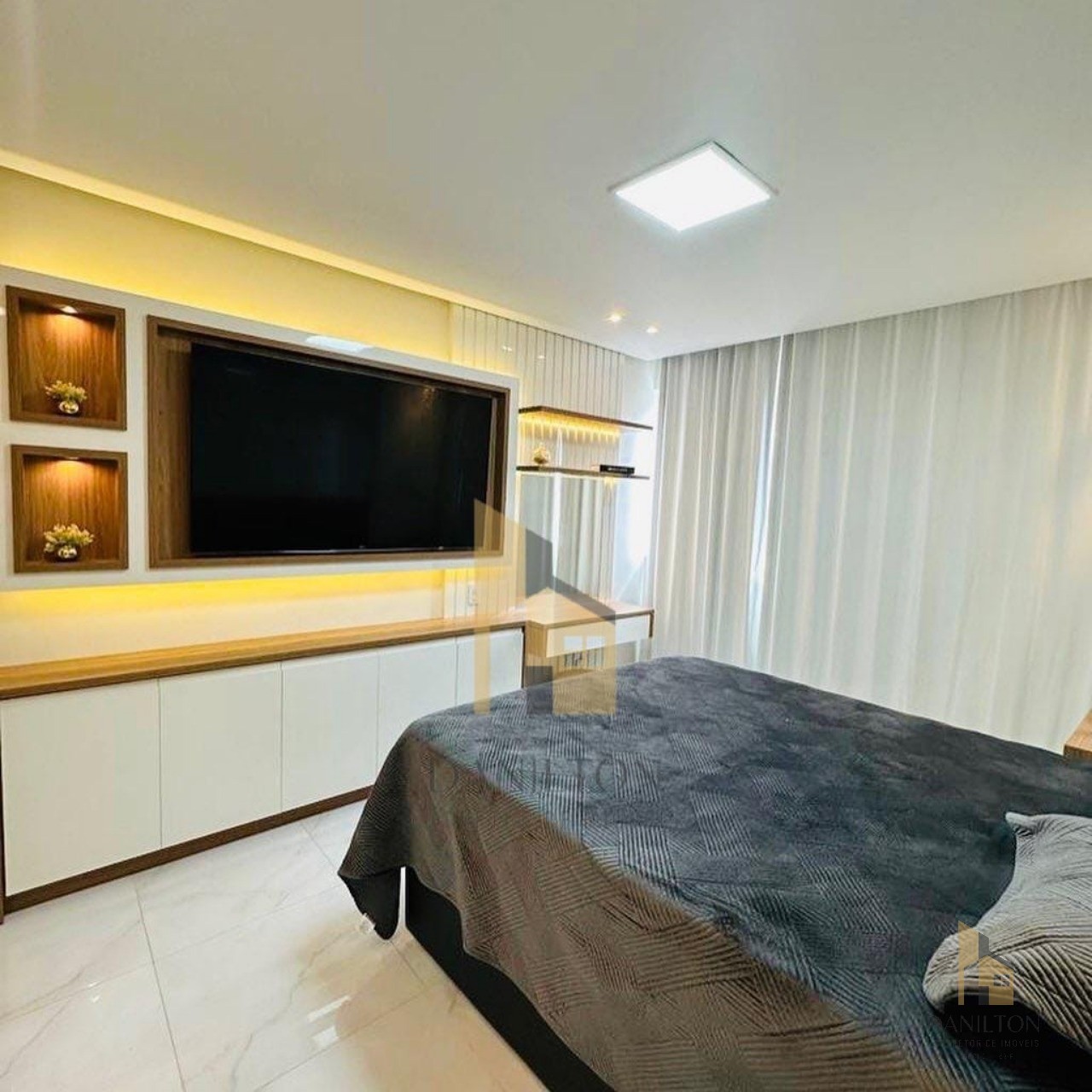 Apartamento de frente para o Mar com 4 Quartos sendo 4 Suites, a venda na Praia do Morro-Guarapari-ES