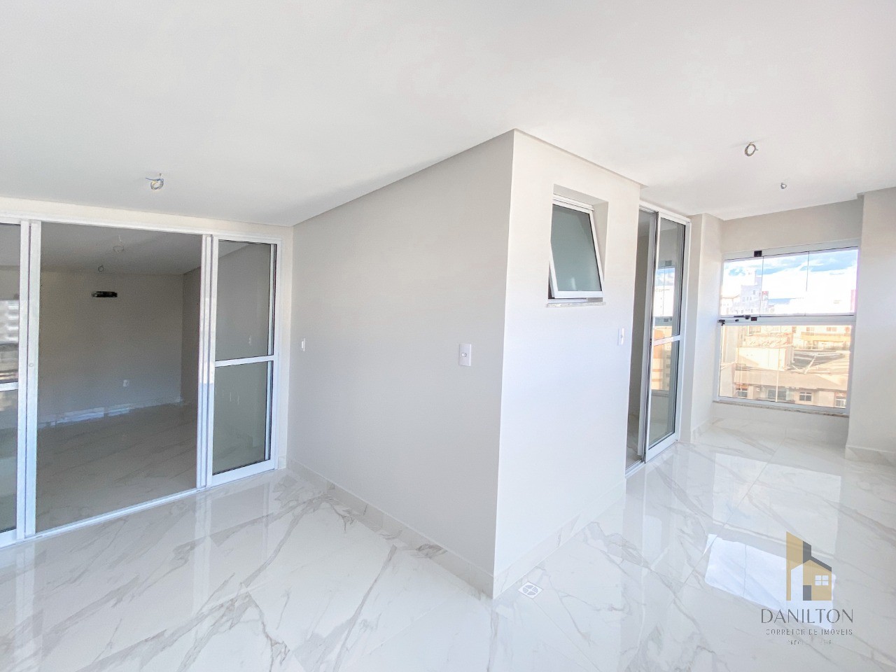 Apartamento com 2 quartos, A venda no Centro de Guarapari, área de lazer completa financiamento direto com a construtora.