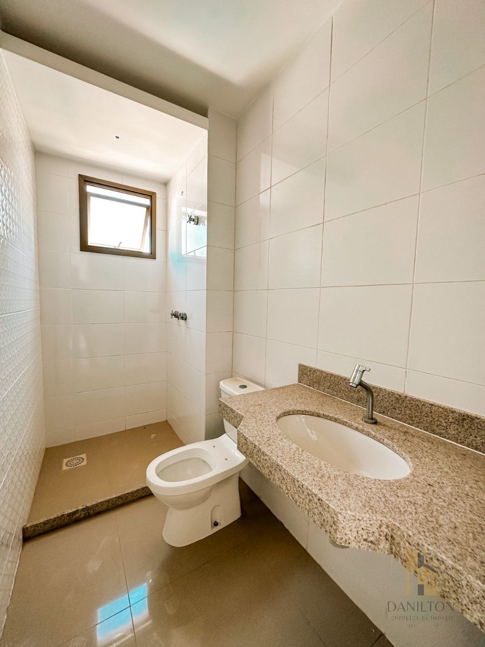 Apartamento luxuoso na quadra do mar na praia do morro com 4 - foto 12