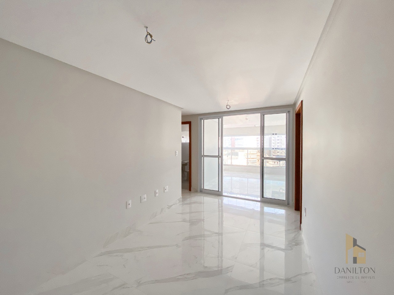 Apartamento com 2 quartos, A venda no Centro de Guarapari, área de lazer completa financiamento direto com a construtora.
