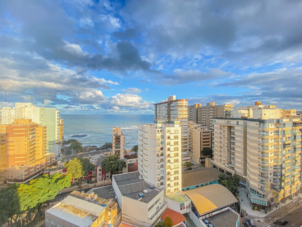 Apartamento com 2 quartos, A venda no Centro de Guarapari, área de lazer completa financiamento direto com a construtora.