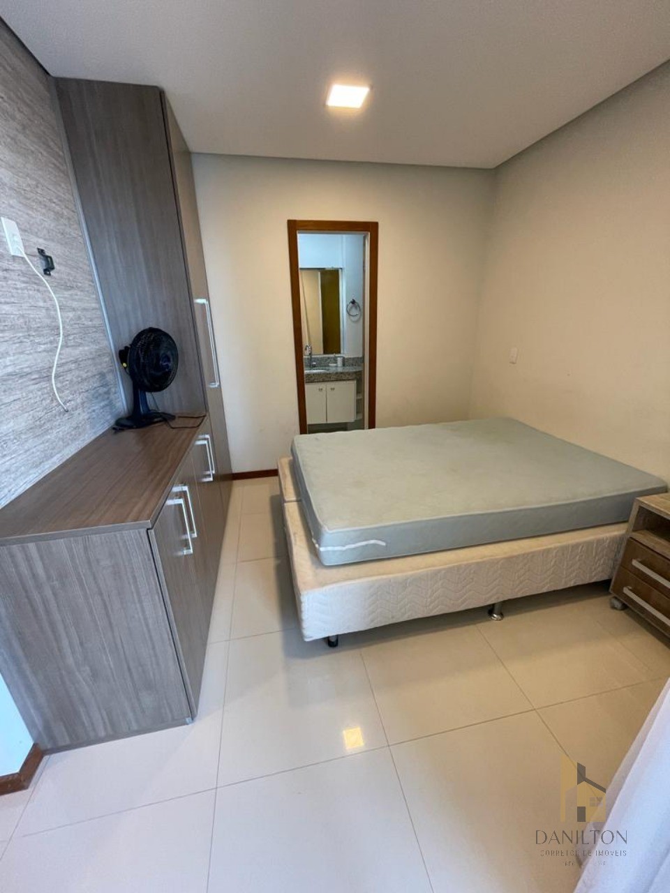 Apartamento A venda com 3 Quartos sendo 2 suítes 2 vagas, na orla da praia do Morro GUARAPARI-ES