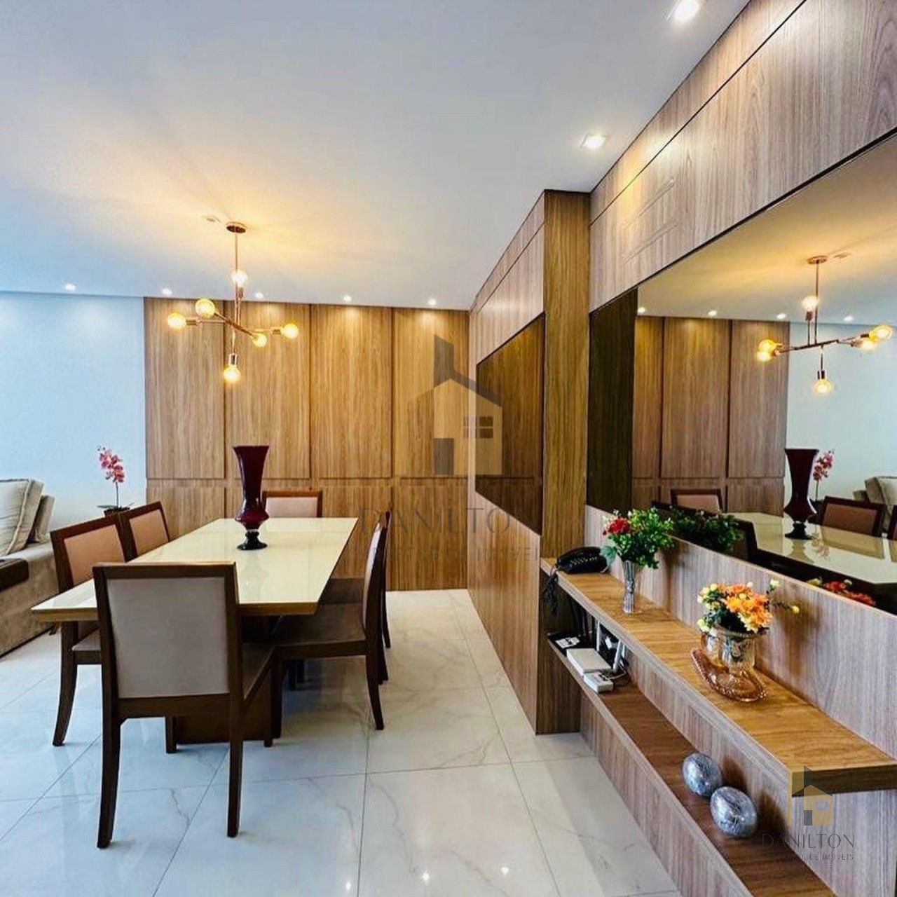 Apartamento de frente para o Mar com 4 Quartos sendo 4 Suites, a venda na Praia do Morro-Guarapari-ES