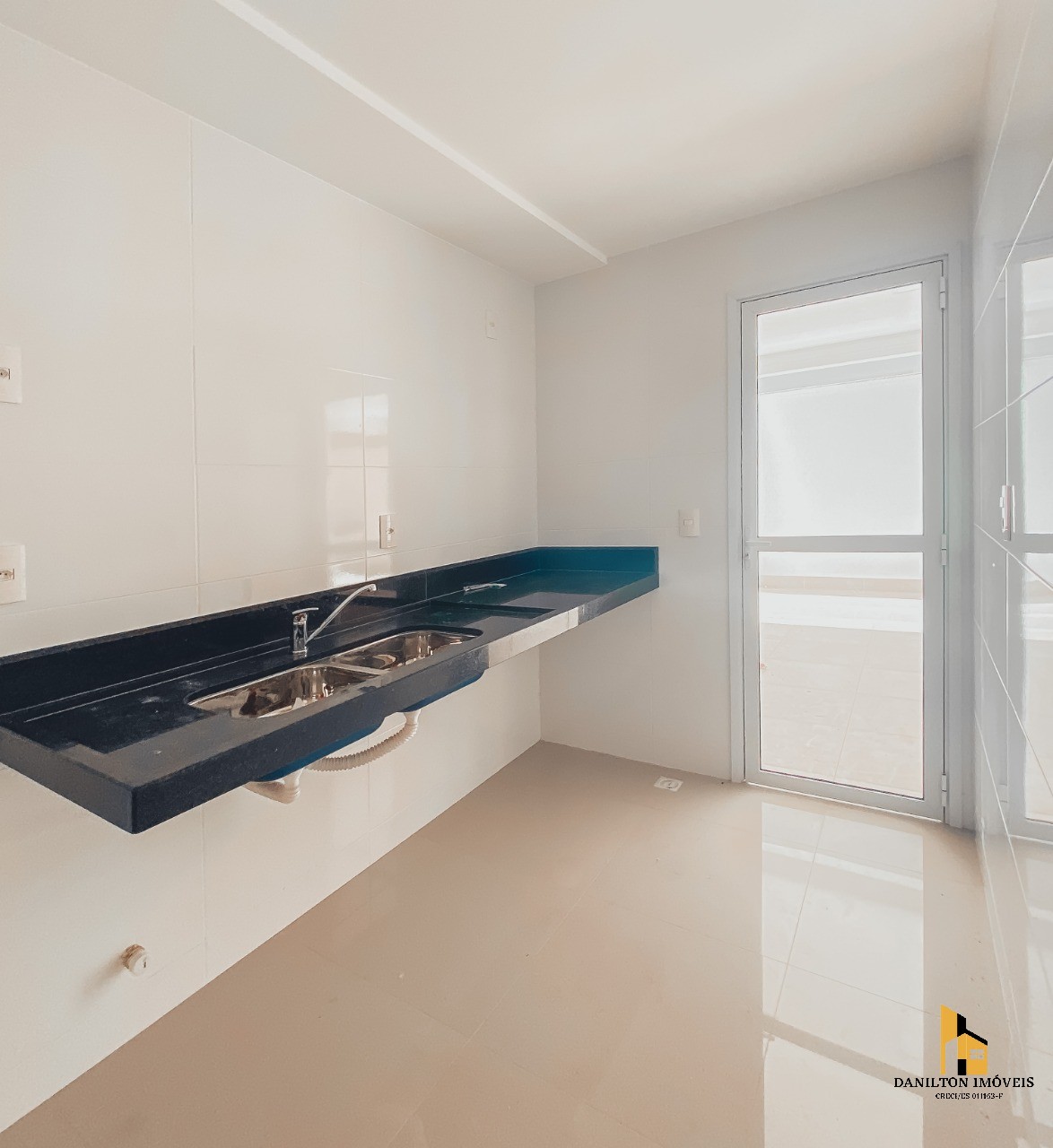 Apartamento com 123,47m², linda área externa que possui piscina com deck na Praia do morro