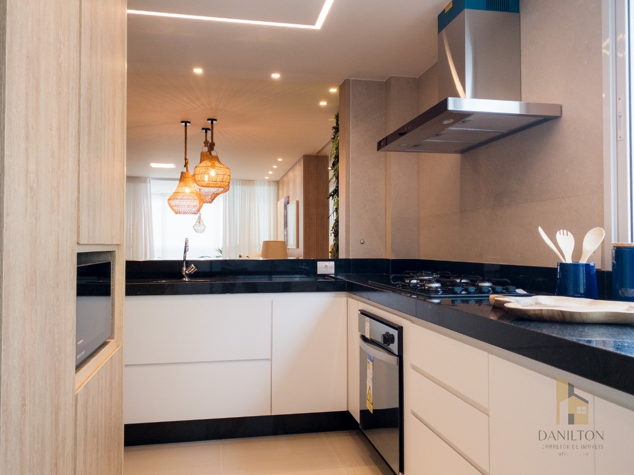 Apartamento a venda no centro de guarapari, 3 quartos, 02 vagas, área de lazer completa com vista para o mar com piscina, sauna, salão de festas mobil