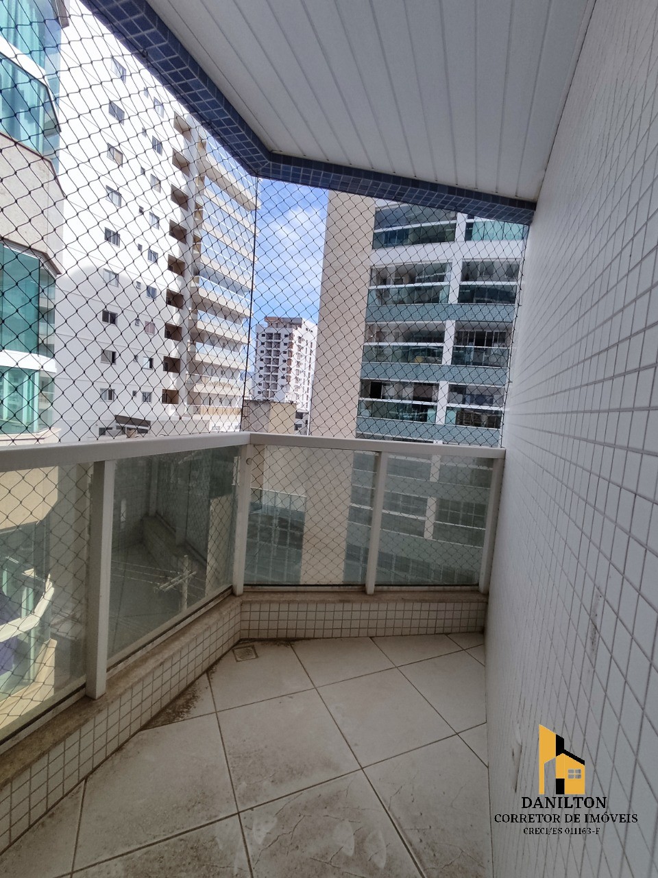 Apartamento com 3 Quartos A venda sendo 1 suítes, na orla da praia do Morro GUARAPARI-ES
