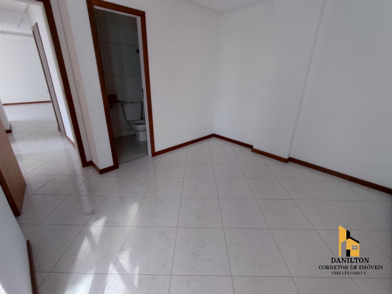 Apartamento com 3 Quartos A venda sendo 1 suítes, na orla da praia do Morro GUARAPARI-ES