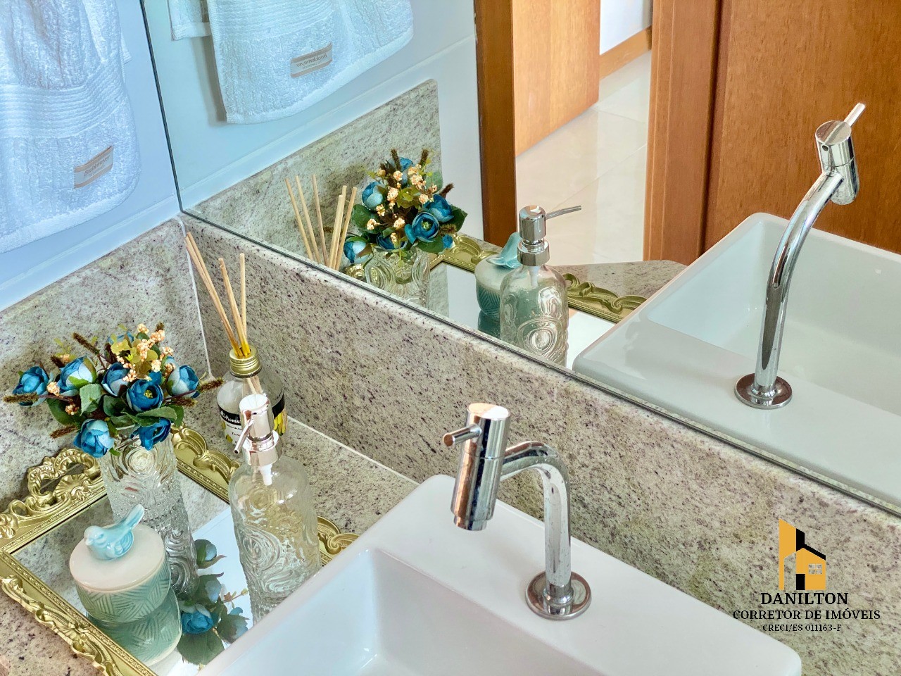 Apartamento com 03 quartos A venda na Praia do morro, Finamente mobiliado e decorado GUARAPARI-ES