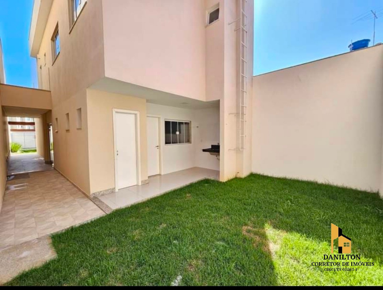 Casa com 3 Quartos A venda na Praia do Morro Sendo 3 Suites, Piscina-GUARAPARI-ES