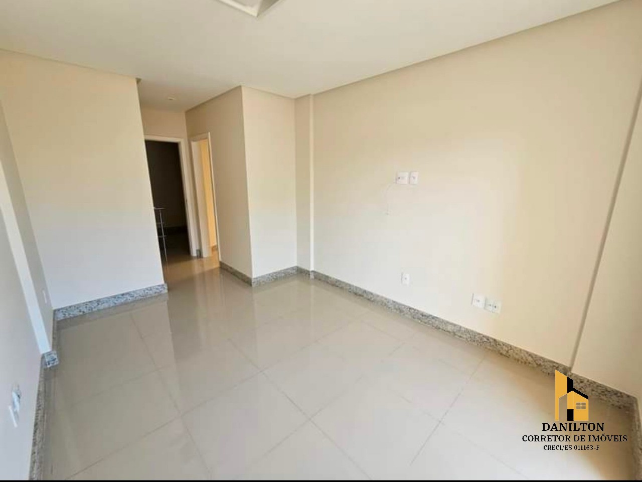 Casa com 3 Quartos A venda na Praia do Morro Sendo 3 Suites, Piscina-GUARAPARI-ES
