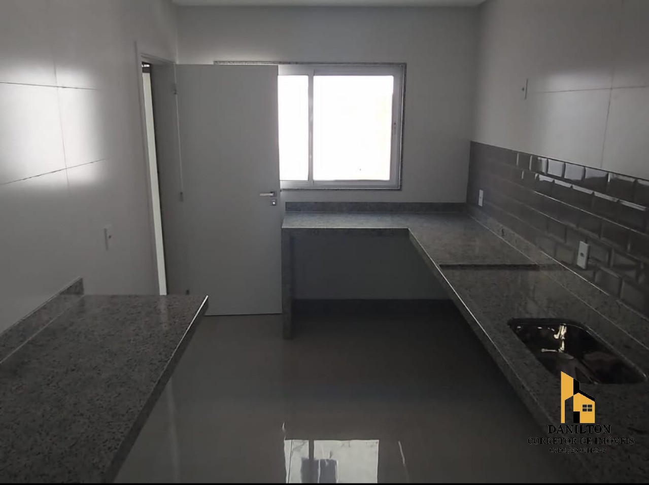 Casa com 3 Quartos A venda na praia do Morro em GUARAPARI-ES