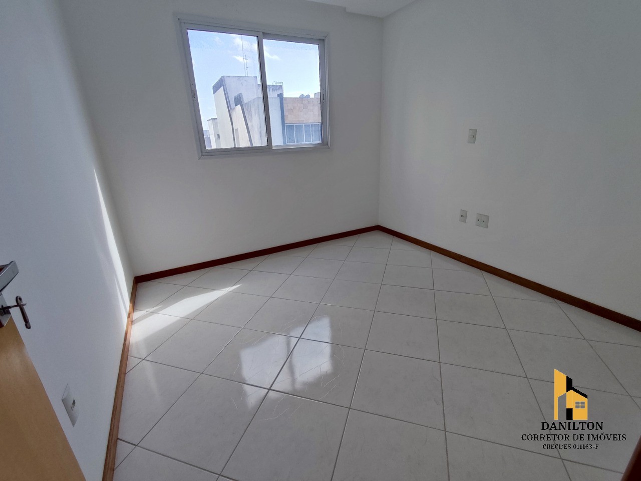 Apartamento com 3 Quartos A venda sendo 1 suítes, na orla da praia do Morro GUARAPARI-ES