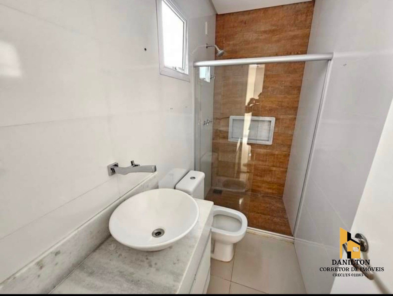 Casa com 3 Quartos A venda na Praia do Morro Sendo 3 Suites, Piscina-GUARAPARI-ES
