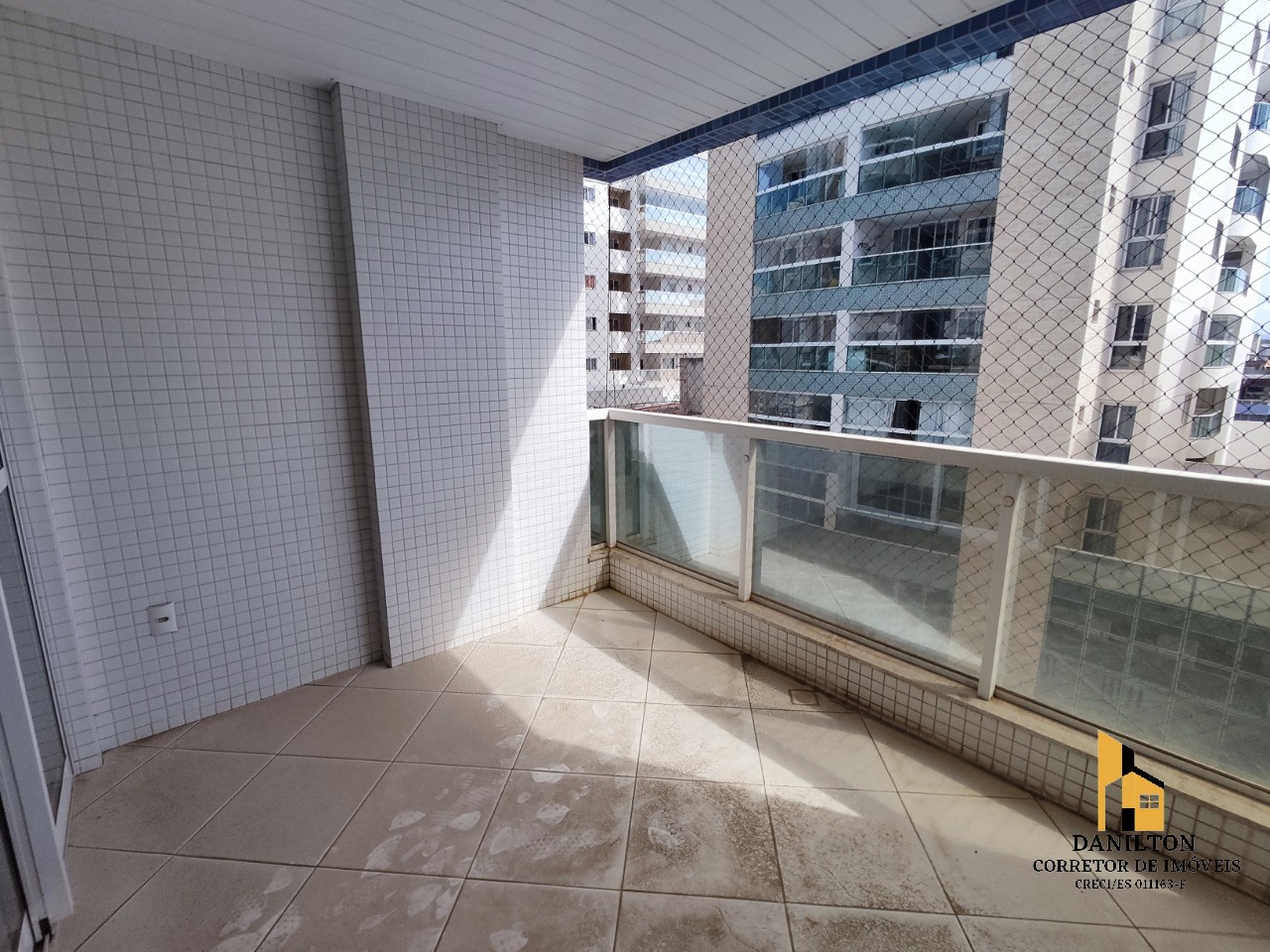 Apartamento com 3 Quartos A venda sendo 1 suítes, na orla da praia do Morro GUARAPARI-ES