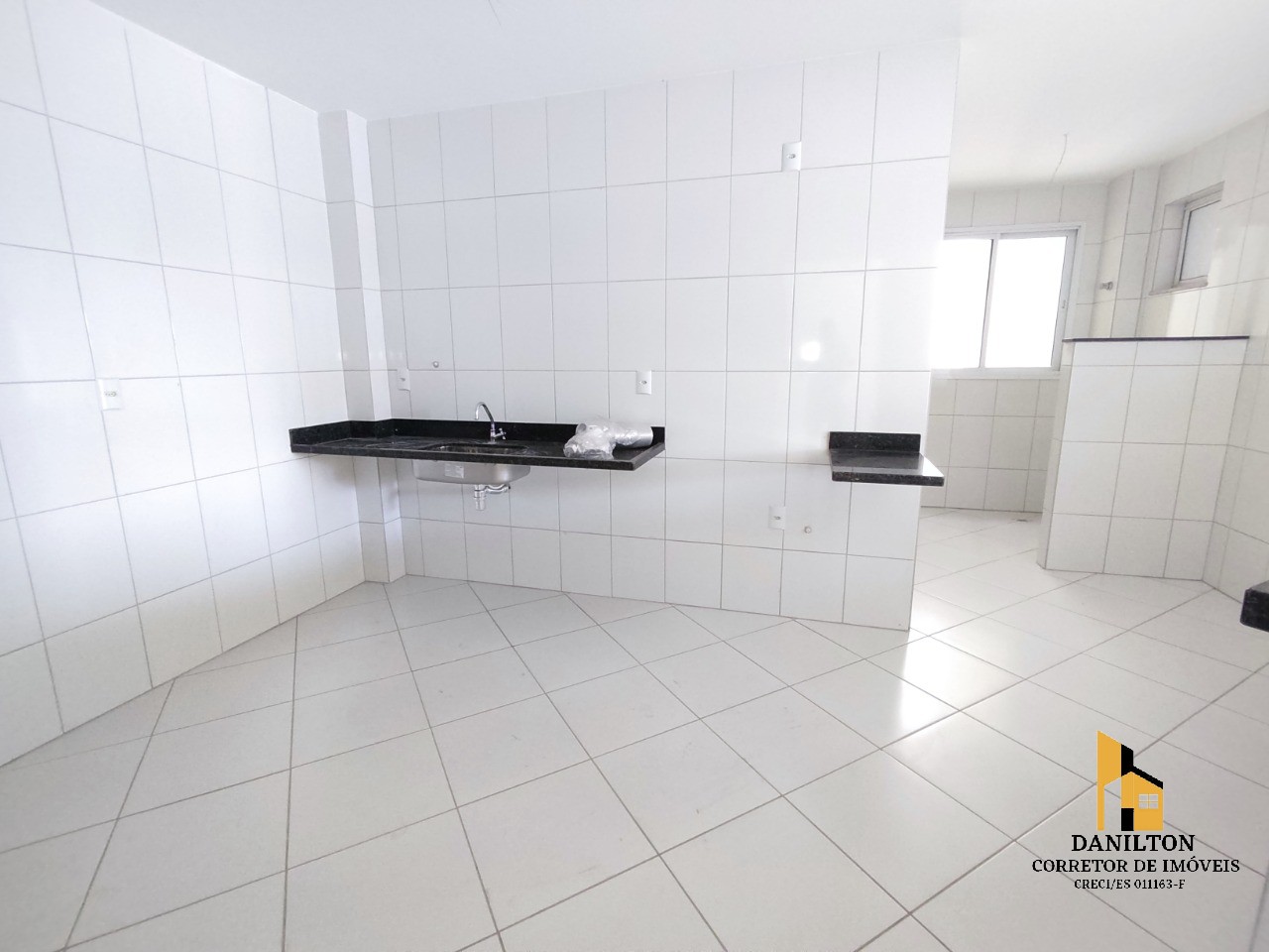 Apartamento com 3 Quartos A venda sendo 1 suítes, na orla da praia do Morro GUARAPARI-ES